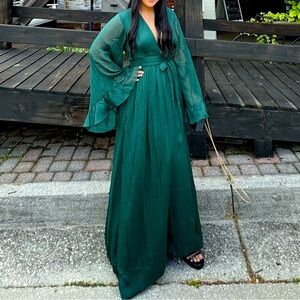 Stunning wedding guest/party light weight dress. Only once used for few hours.